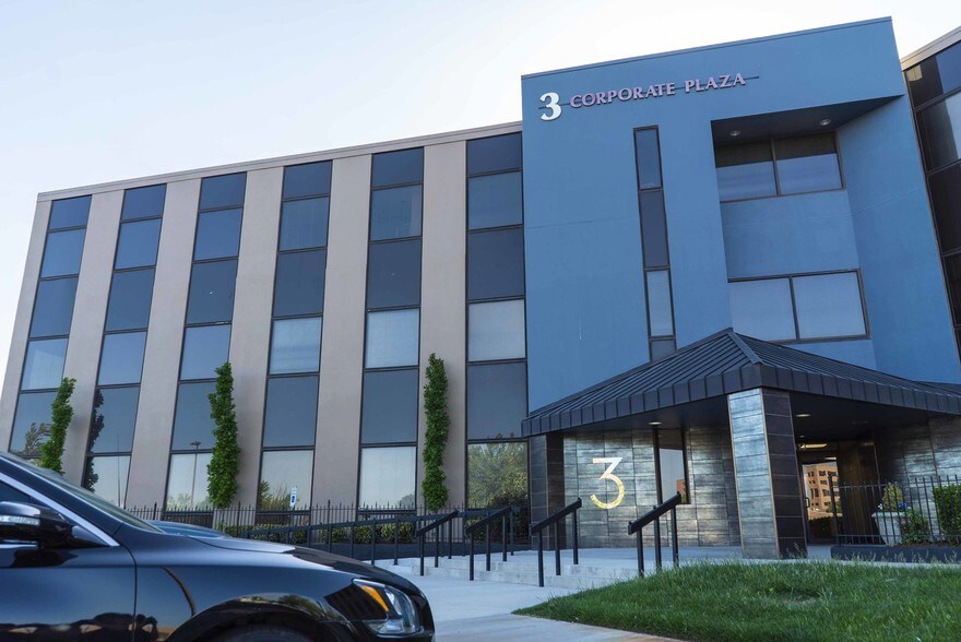 3613 NW 56th St, Oklahoma City, OK à louer - Photo du bâtiment - Image 2 de 12