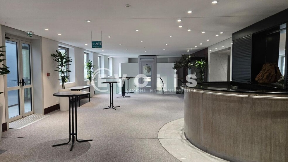 39-41 Rue Louis Blanc, Courbevoie for lease - Building Photo - Image 2 of 15