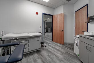 400 Arthur Godfrey Rd, Miami Beach, FL for lease Interior Photo- Image 2 of 6