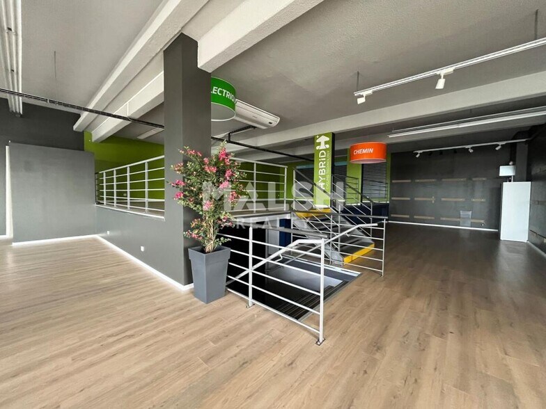 Retail in Caluire-et-Cuire for lease - Interior Photo - Image 3 of 13
