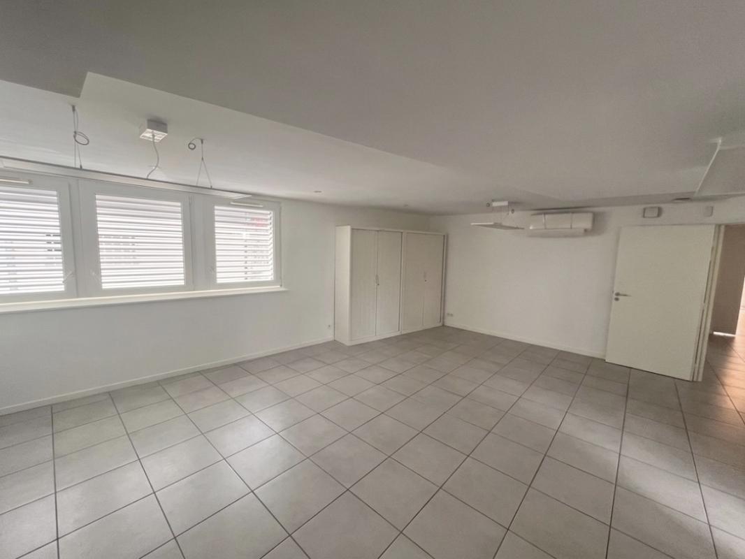 Office in Toulon for sale Building Photo- Image 1 of 8