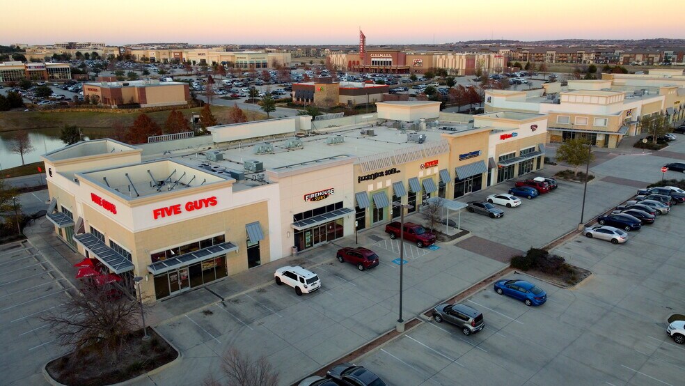 9120 North Fwy Pky, Fort Worth, TX for lease - Building Photo - Image 2 of 8
