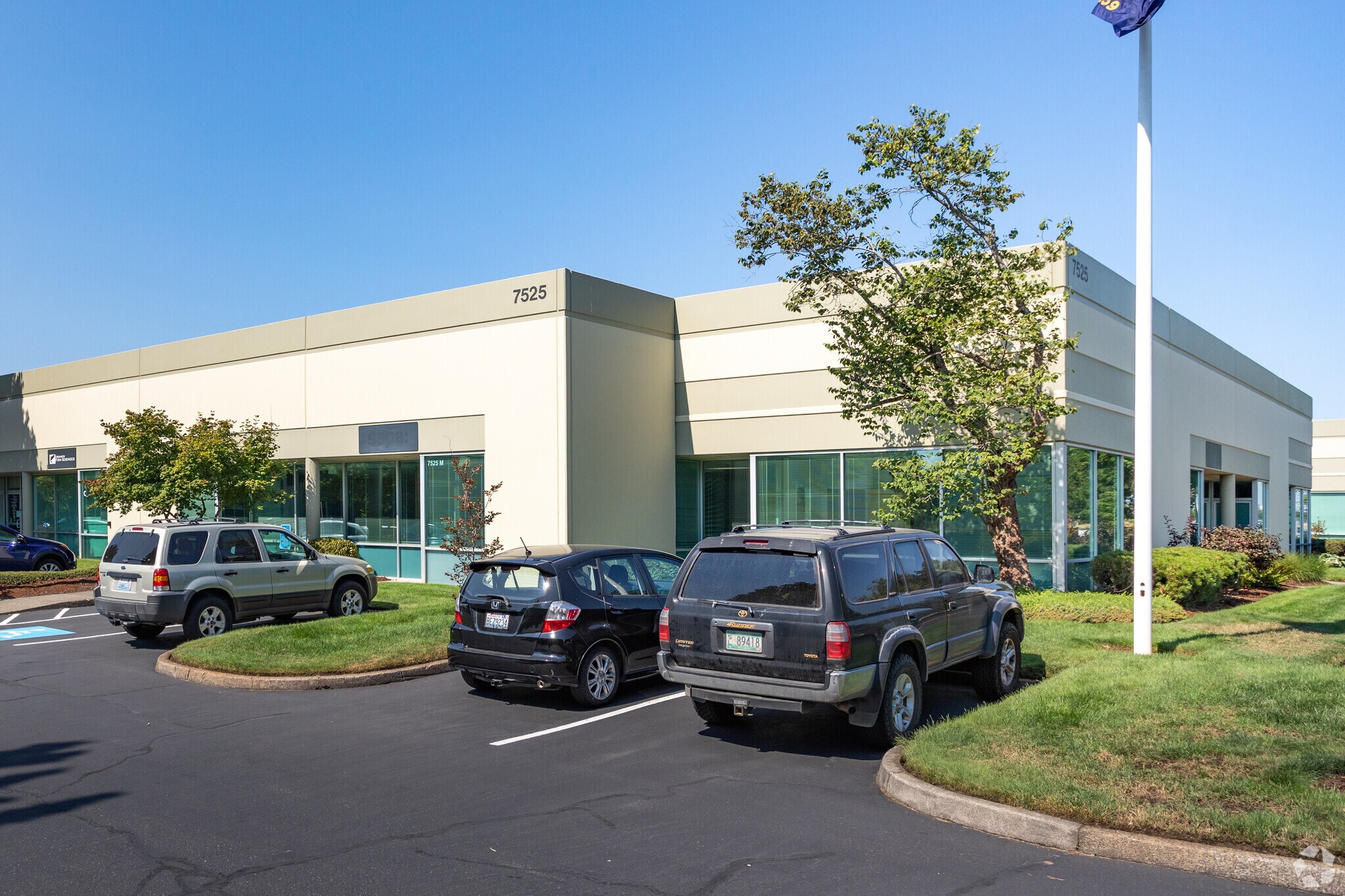 7525 NE Ambassador Pl, Portland, OR à vendre Photo principale- Image 1 de 5