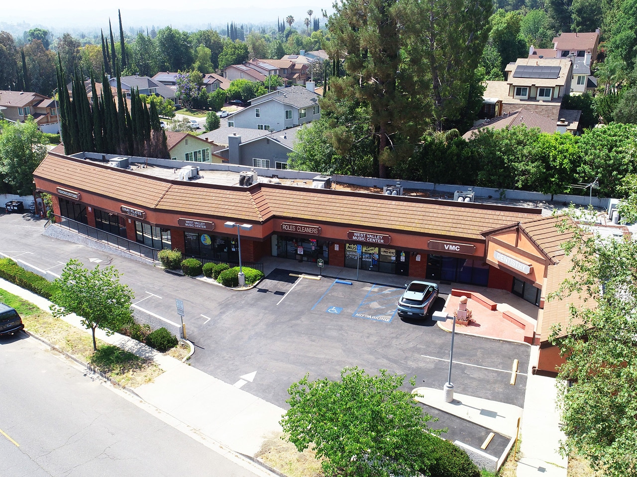 24440 Vanowen St, West Hills, CA for lease Primary Photo- Image 1 of 6