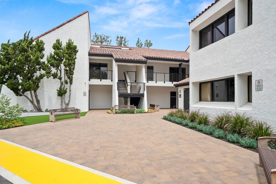 25200 La Paz Rd, Laguna Hills, CA à louer - Photo du bâtiment - Image 3 de 13