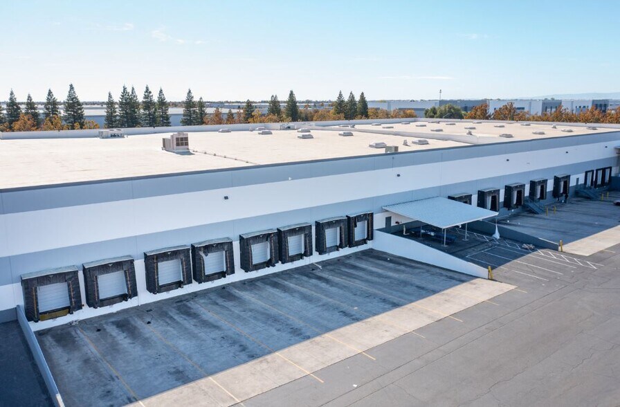 3500 Carlin Dr, West Sacramento, CA à vendre - Photo du bâtiment - Image 3 de 12