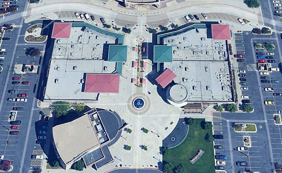 7703 W Overland Rd, Boise, ID à louer - Photo du bâtiment - Image 2 de 8