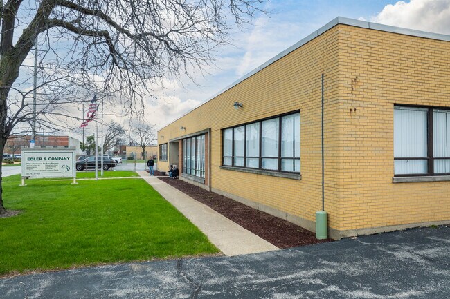 Plus de détails pour 6350 Kirk St, Morton Grove, IL - Industriel à louer