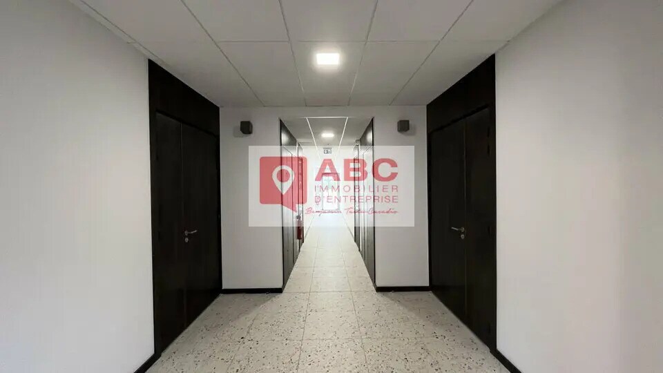 Office in Mauguio for lease - Interior Photo - Image 1 of 4