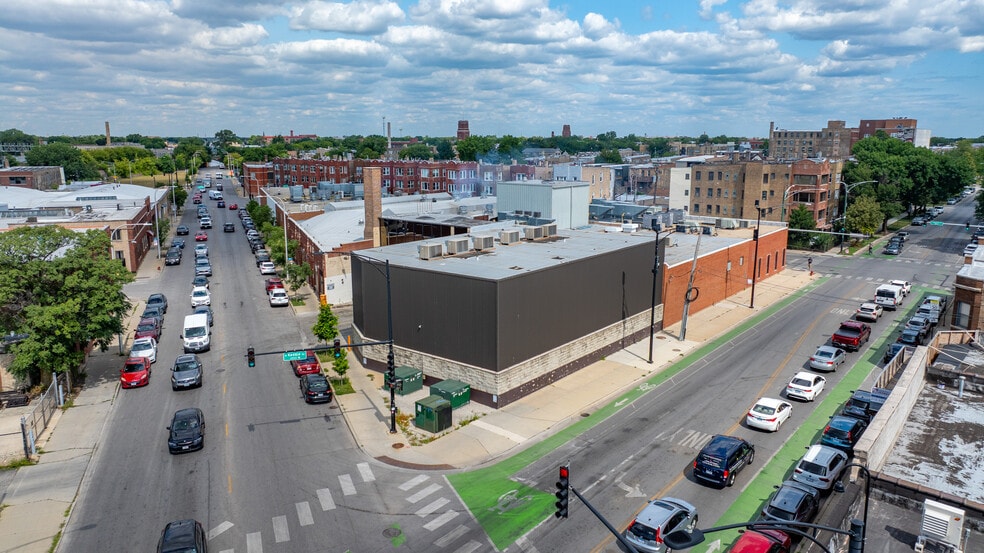 3220 W Grand Ave, Chicago, IL for sale - Building Photo - Image 2 of 19