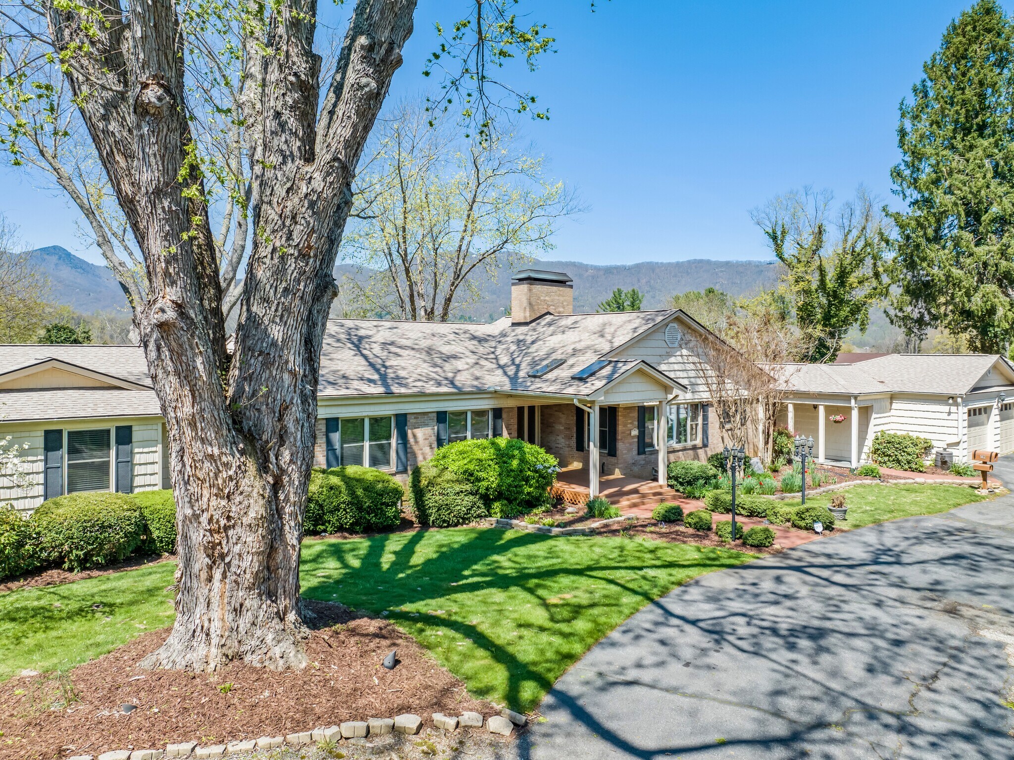 142 Country Club Dr, Waynesville, NC à vendre Photo du bâtiment- Image 1 de 1