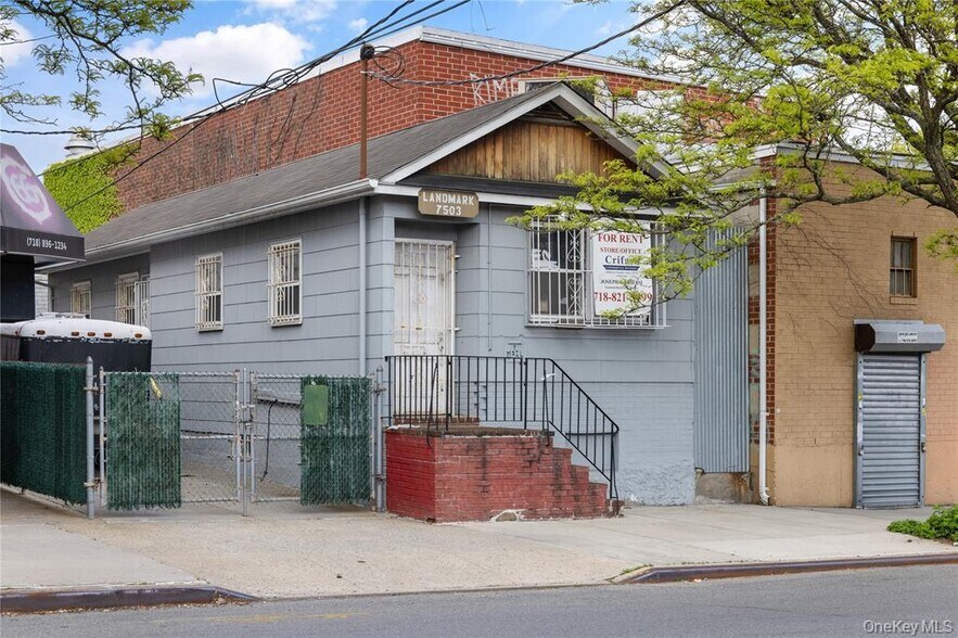 7503 88th St, Glendale, NY à vendre - Photo du bâtiment - Image 3 de 16