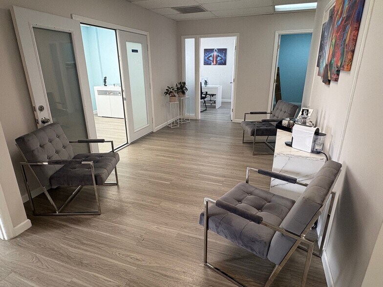 6105 Memorial Hwy, Tampa, FL à louer - Photo du bâtiment - Image 2 de 21