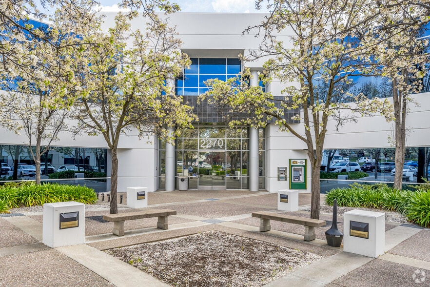 2270 Douglas Blvd, Roseville, CA for sale - Building Photo - Image 2 of 7