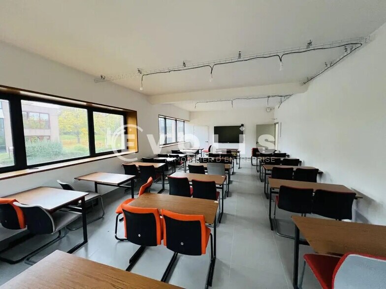 6 Allée Hendrik Lorentz, Champs-sur-Marne for lease - Interior Photo - Image 2 of 6