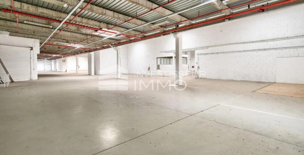 Flex in Croissy-Beaubourg for lease - Interior Photo - Image 3 of 9