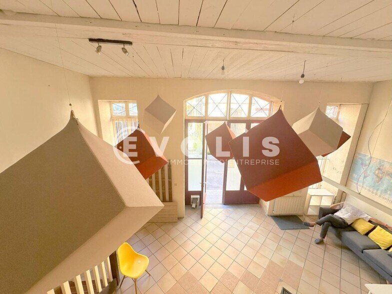 24 Rue Latour, Bordeaux for sale - Interior Photo - Image 3 of 5