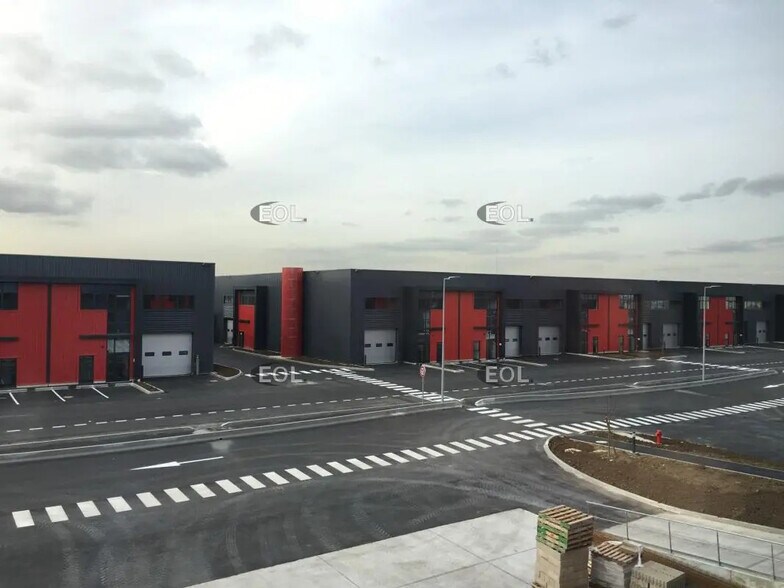 Industriel dans Orly à louer - Photo du bâtiment - Image 1 de 5