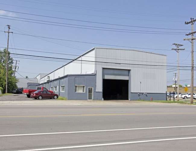 Plus de détails pour 1975 Hilton Rd, Ferndale, MI - Industriel à louer