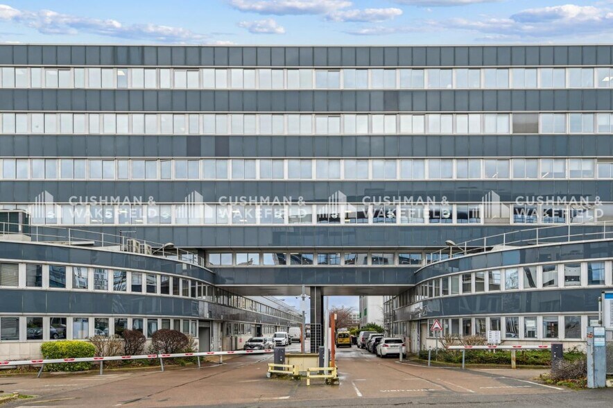 10-22 Rue D'Arras, Nanterre à louer - Photo du bâtiment - Image 2 de 18