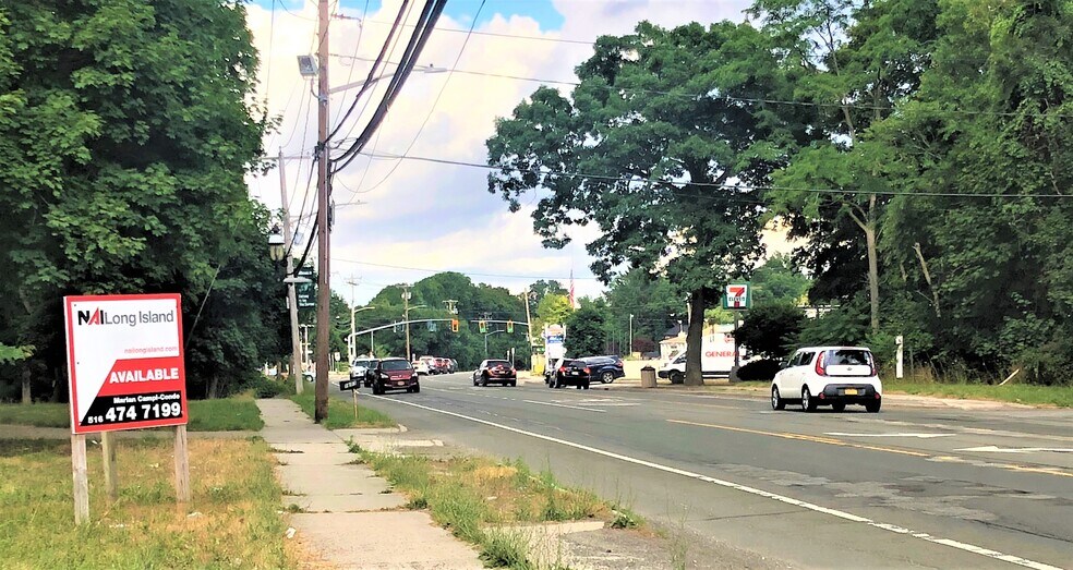 1695-1697 Middle Country Rd RT-25, Ridge, NY à vendre - Autre - Image 2 de 5