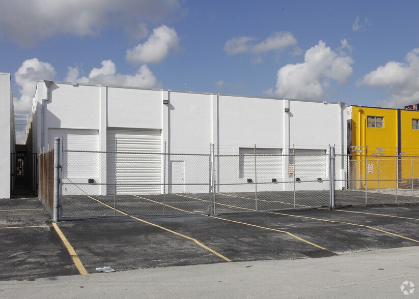 7345 W 20th Ave, Hialeah, FL à louer - Photo du bâtiment - Image 3 de 6
