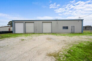 1008 Belton Ln, Anahuac TX - Warehouse