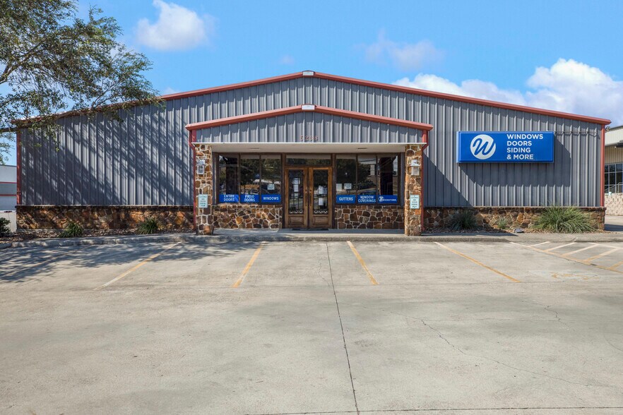 5238 Evers Rd, San Antonio, TX à louer - Photo du bâtiment - Image 2 de 54