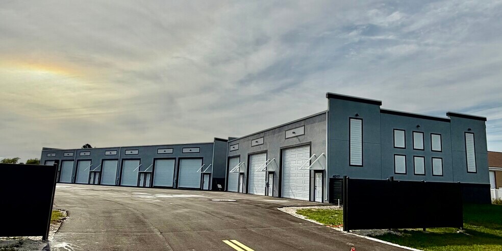 4017 Taylor Rd, Punta Gorda, FL à vendre - Photo du bâtiment - Image 2 de 11