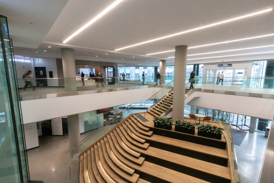 401 9th Ave SW, Calgary, AB à louer - Photo intérieure - Image 3 de 13