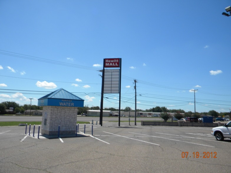 135 N Hewitt Dr, Hewitt, TX for lease - Building Photo - Image 3 of 4