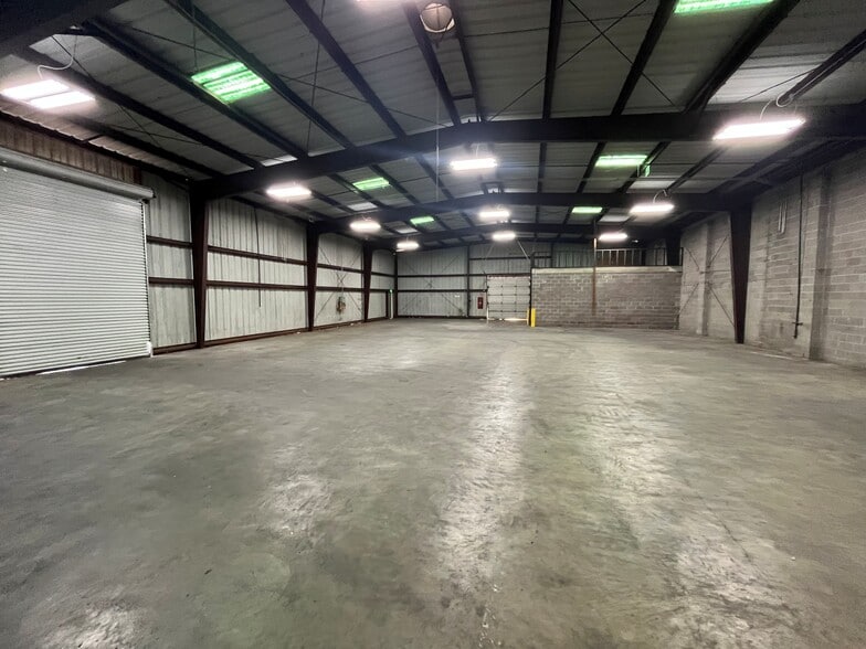 333 River Rd, Jefferson, LA for lease - Building Photo - Image 2 of 7