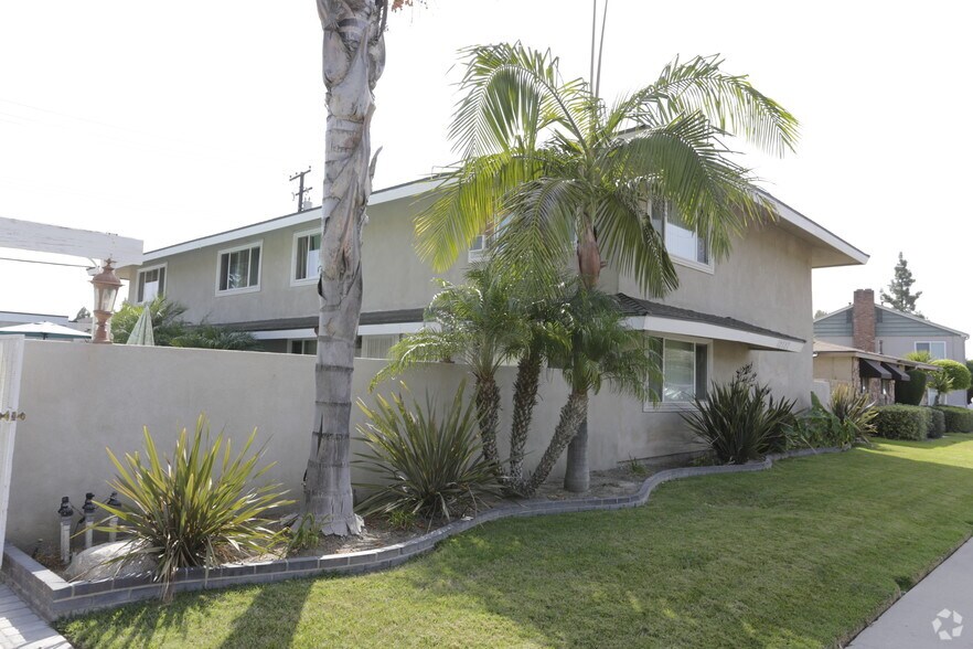 12132 Bailey St, Garden Grove, CA à vendre - Photo du bâtiment - Image 2 de 4