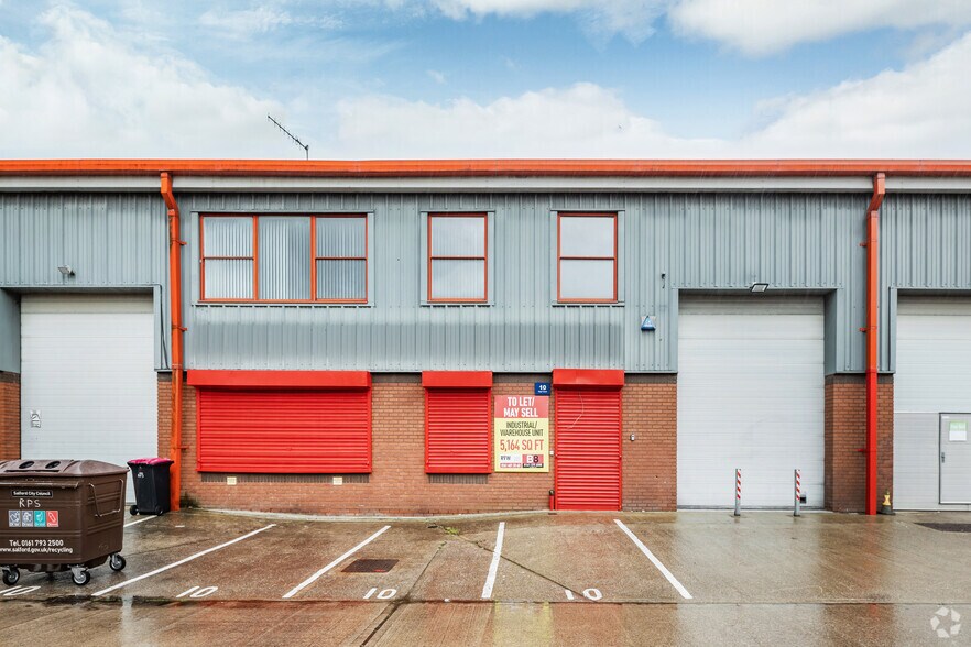 Modwen Rd, Salford à vendre - Photo du bâtiment - Image 2 de 5