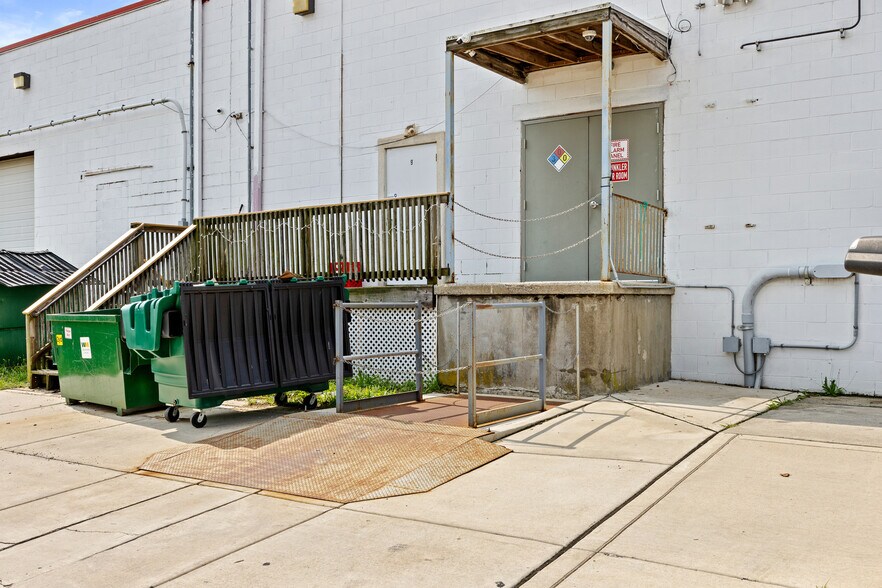 106 W Landis Ave, Vineland, NJ à louer - Photo du bâtiment - Image 3 de 10