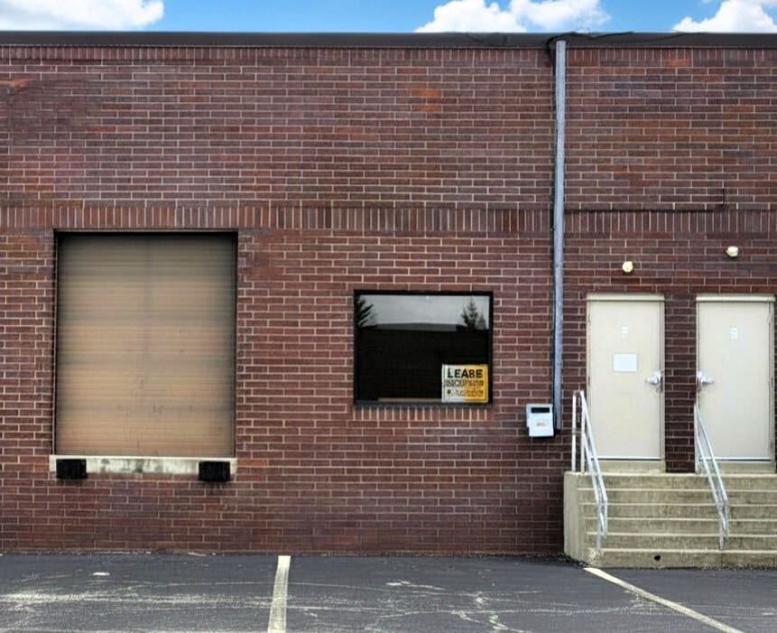 6000 W Executive Dr, Mequon, WI for lease Interior Photo- Image 1 of 7