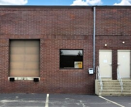6000 W Executive Dr, Mequon, WI for lease Interior Photo- Image 1 of 7