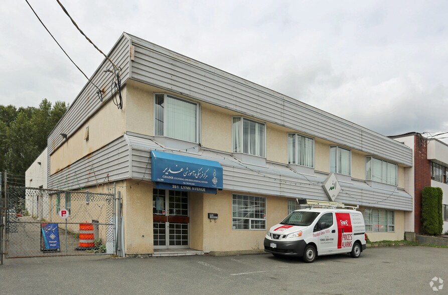 347-353 Lynn Ave, North Vancouver District, BC for lease - Primary Photo - Image 1 of 10