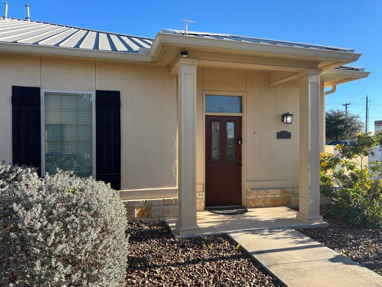 1067 Fm 306, New Braunfels, TX for lease - Primary Photo - Image 1 of 14