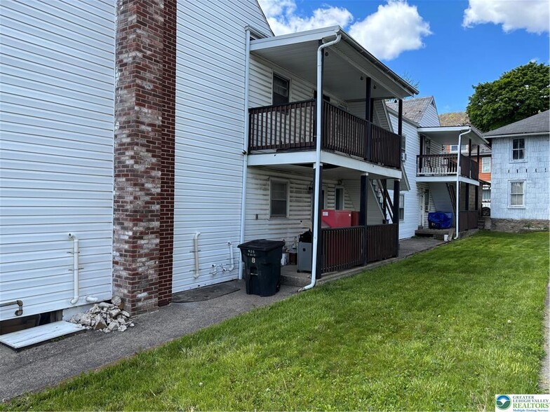 435 W Main St, Pen Argyl, PA à vendre - Photo du bâtiment - Image 2 de 23