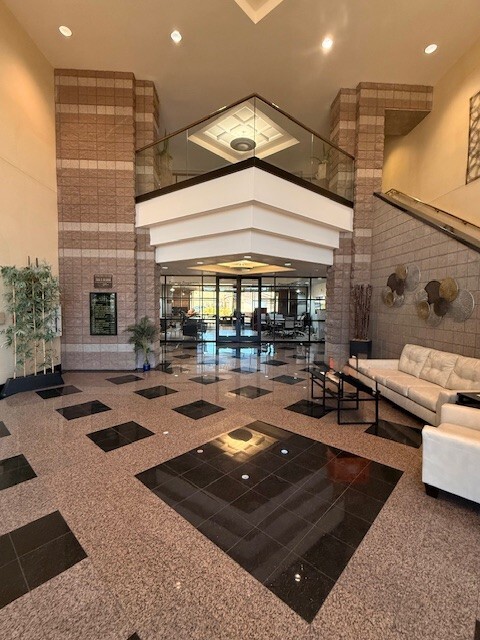 94 S Acoma Blvd, Lake Havasu City, AZ for lease Interior Photo- Image 1 of 3