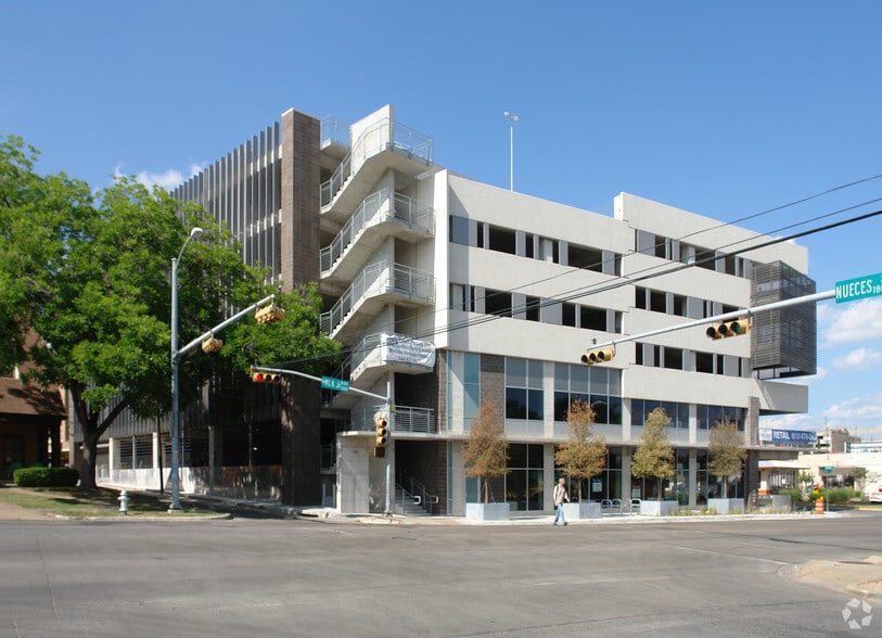 500 W Martin Luther King Blvd, Austin, TX à louer - Photo du bâtiment - Image 1 de 10