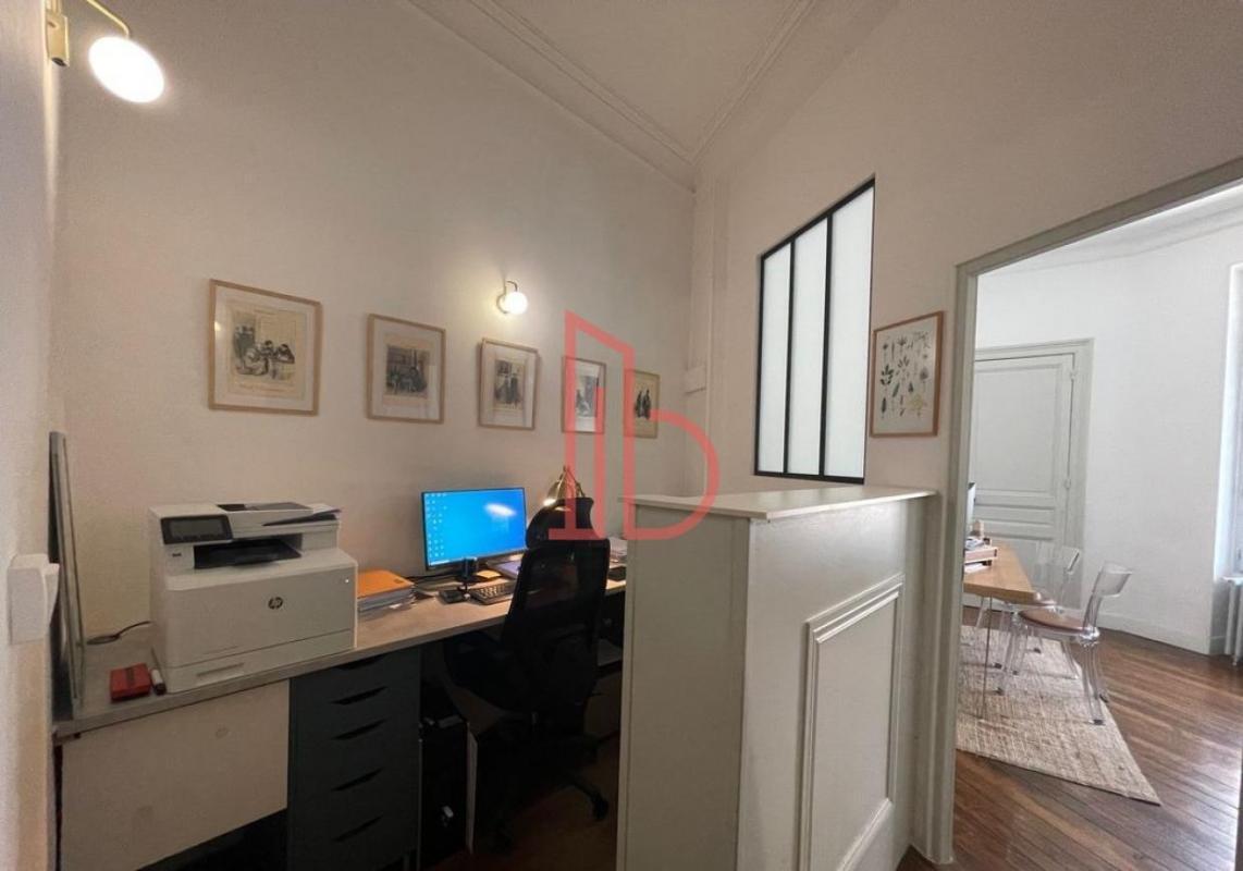 Office in Bordeaux for lease Interior Photo- Image 1 of 6