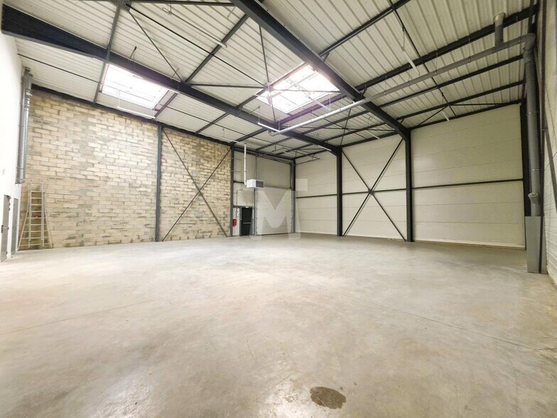 Rue De L'Avenir, Grigny for lease - Interior Photo - Image 3 of 11