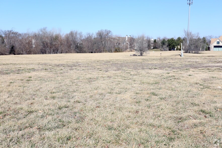 13480 Briar St, Leawood, KS for sale - Building Photo - Image 2 of 10