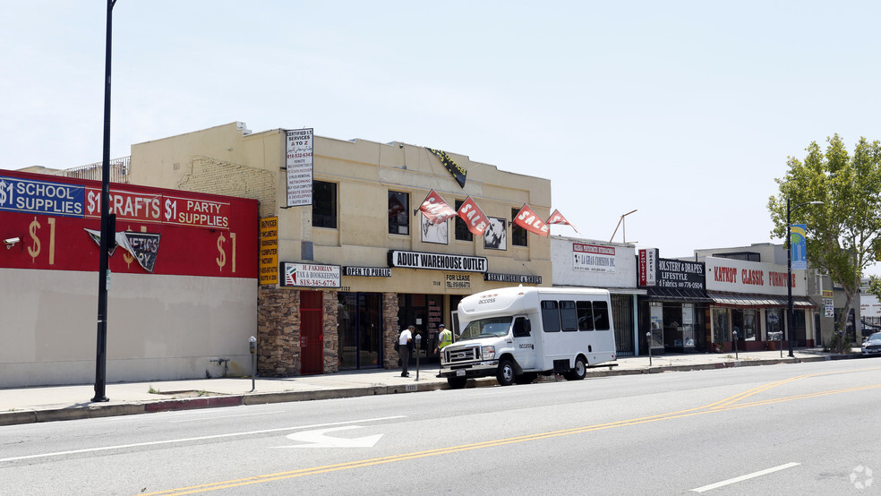 7118-7122 Reseda Blvd, Reseda, CA for sale - Primary Photo - Image 1 of 1