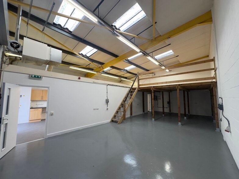 Babbage Rd, Stevenage for lease - Building Photo - Image 3 of 10