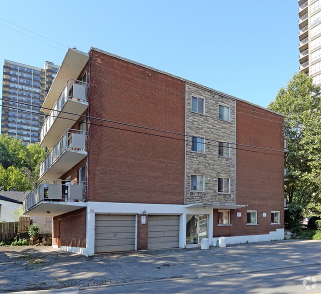 170 Charlton Ave E, Hamilton, ON à vendre - Photo principale - Image 1 de 1