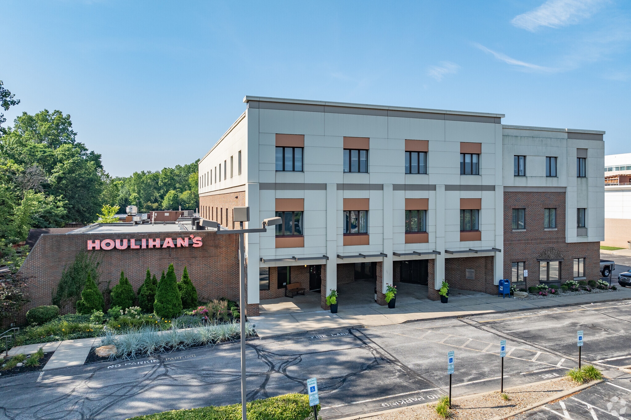 25651 Detroit Rd, Westlake, OH for lease Primary Photo- Image 1 of 8