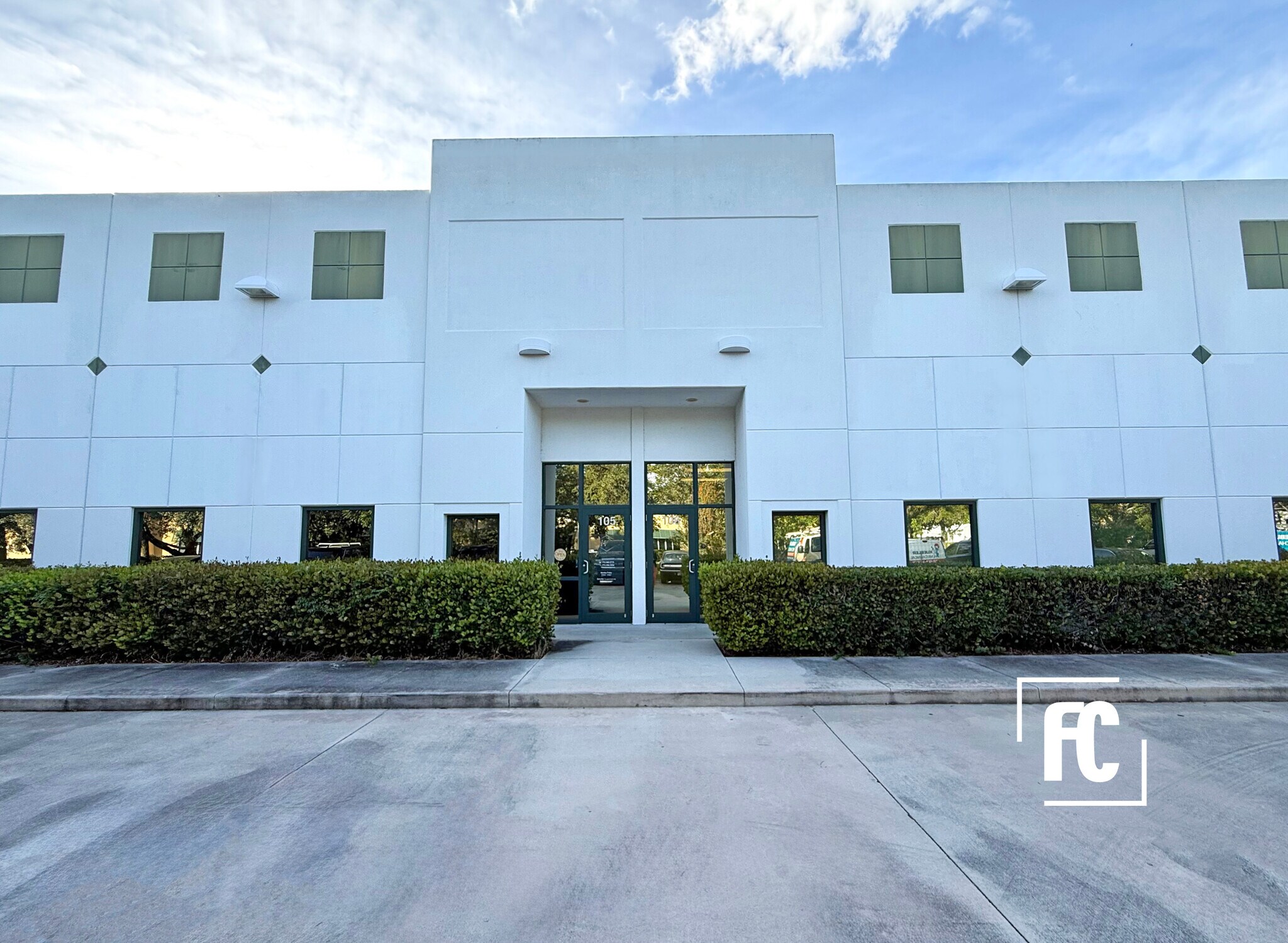 574 NW Mercantile Pl, Port Saint Lucie, FL for lease Building Photo- Image 1 of 9